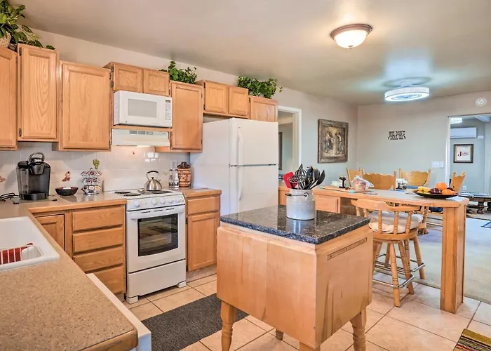 Holiday home Western-style Family Home: 15 Mi To Pleasant *