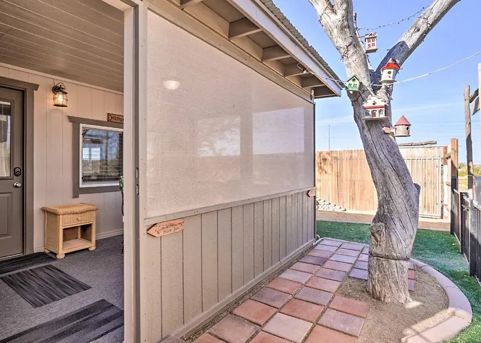 Western-style Family Home: 15 Mi To Pleasant