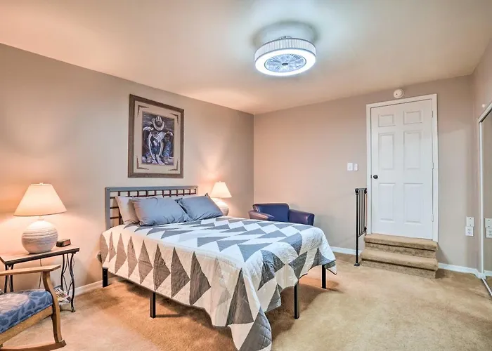 Western-style Family Home: 15 Mi To Pleasant