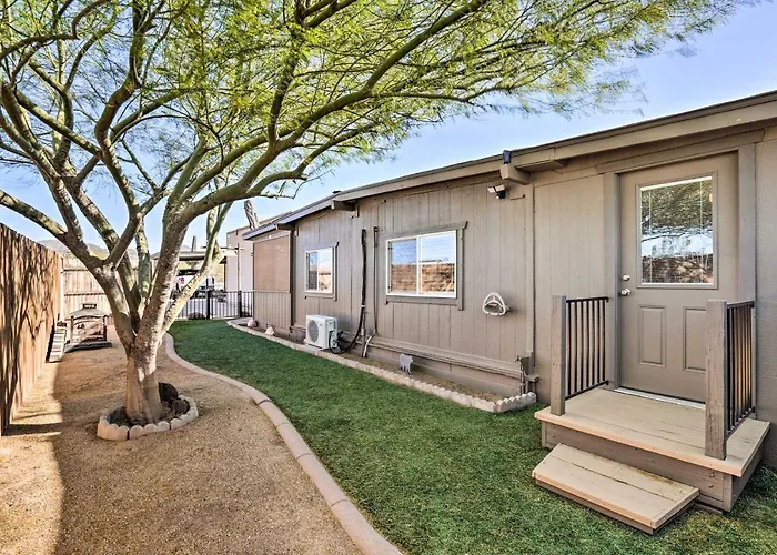 Western-style Family Home: 15 Mi To Pleasant Phoenix