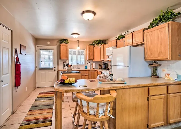 Holiday home Western-style Family Home: 15 Mi To Pleasant *
