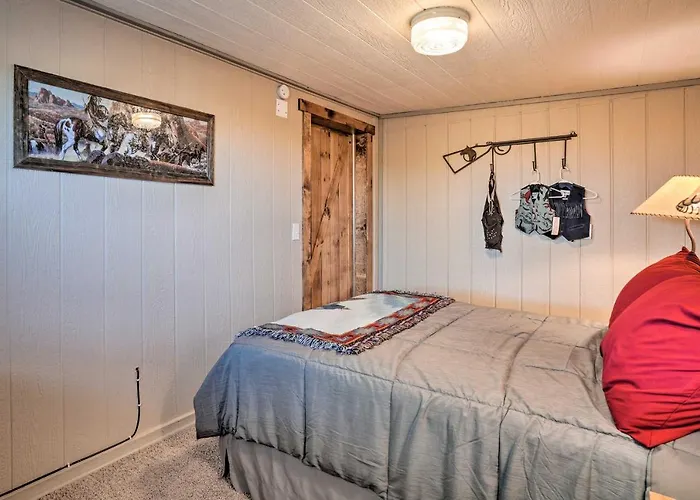 Holiday home Western-style Family Home: 15 Mi To Pleasant *